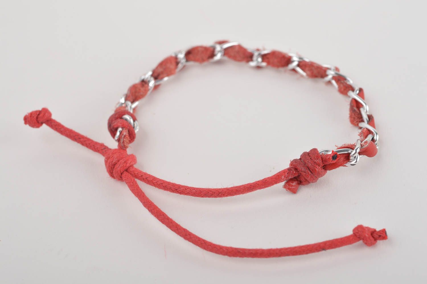 Bracelet cuir Bijou fait main rouge avec chaîne métallique Accessoire femme photo 5