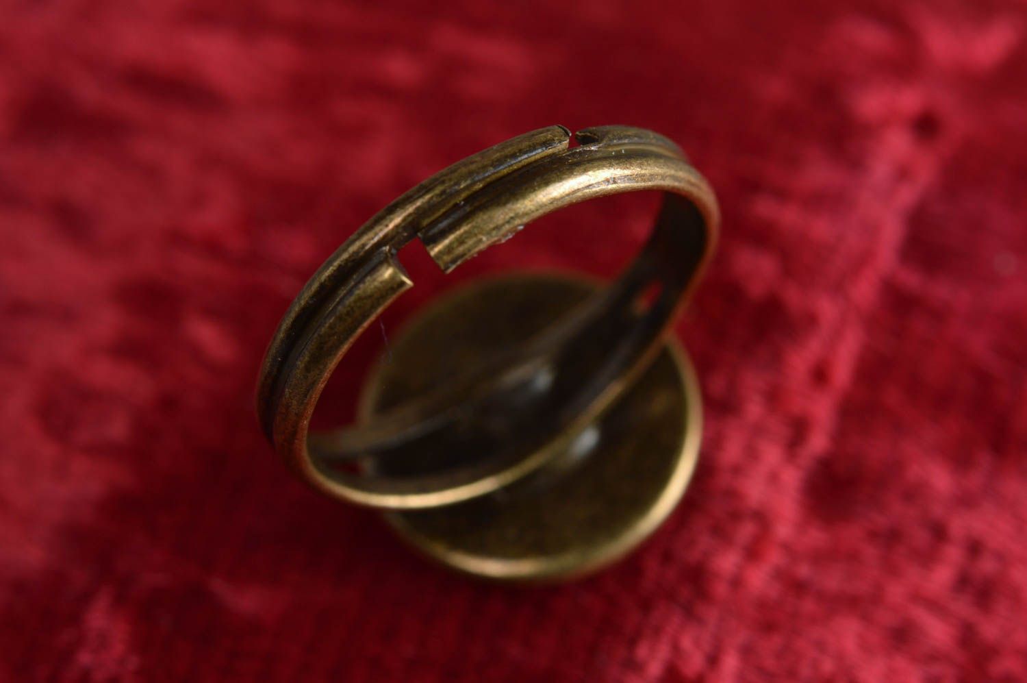 Handgemachter massiver Ring mit Epoxidharz mit Bemalung stilvoll modisch für Frauen foto 3