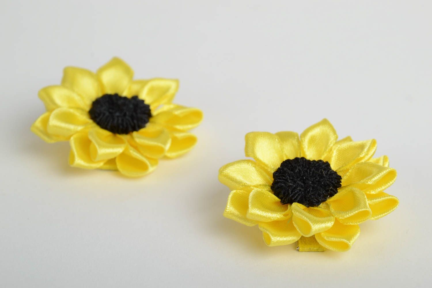 Set of 2 decorative hair clips with handmade yellow satin ribbon kanzashi flower photo 4