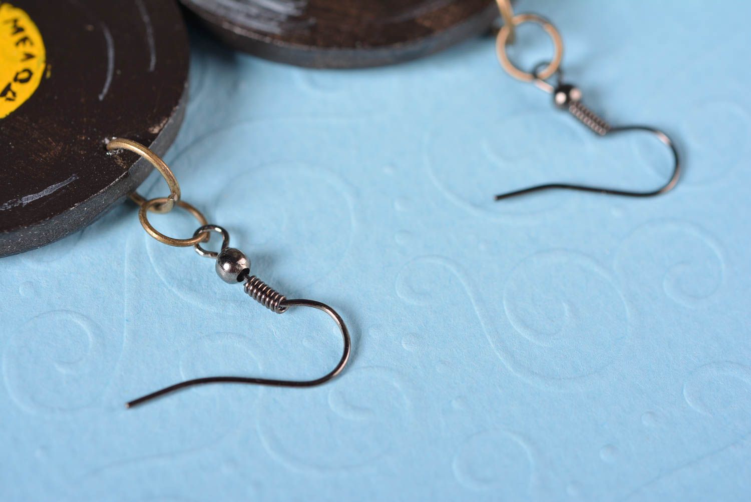 Handmade runde Ohrringe Accessoire für Frauen Ohrringe aus Holz Designer Schmuck foto 5
