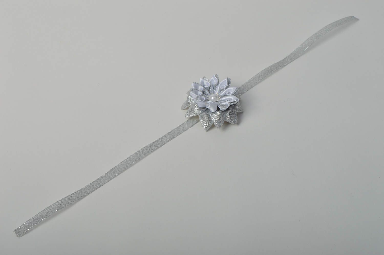 Браслет ручной работы детский браслет серебристый красивый браслет из лент фото 2