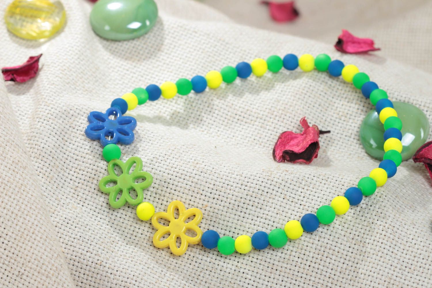 Beautiful stylish handmade bright children's plastic bead necklace photo 1