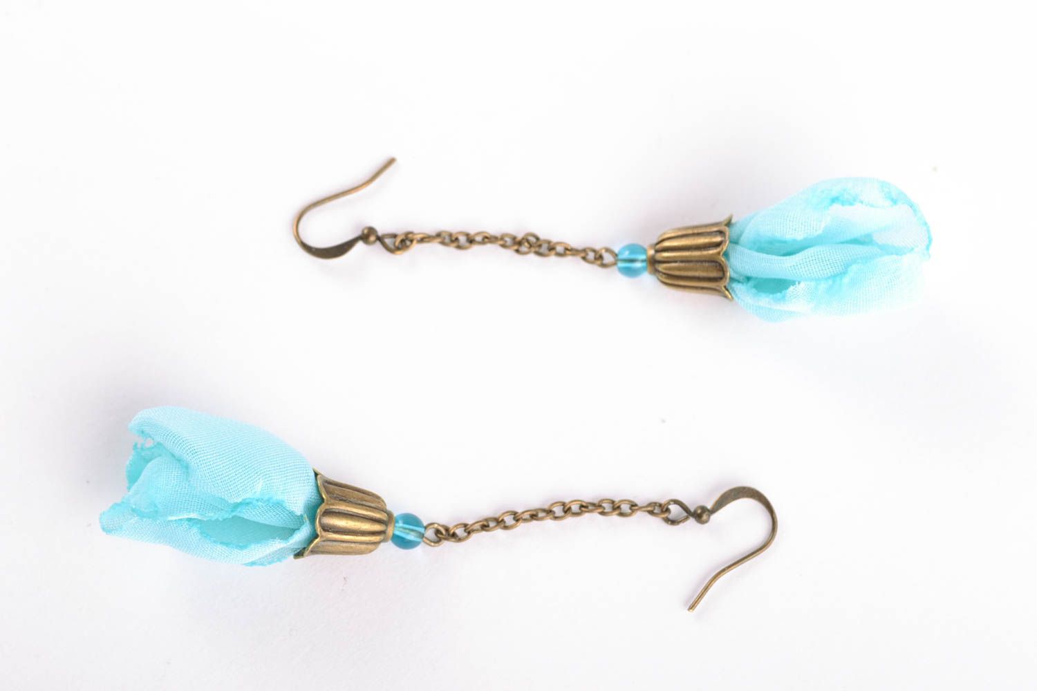 Boucles d'oreilles en tissu Boutons bleu ciel faites main pendantes pour femme photo 3