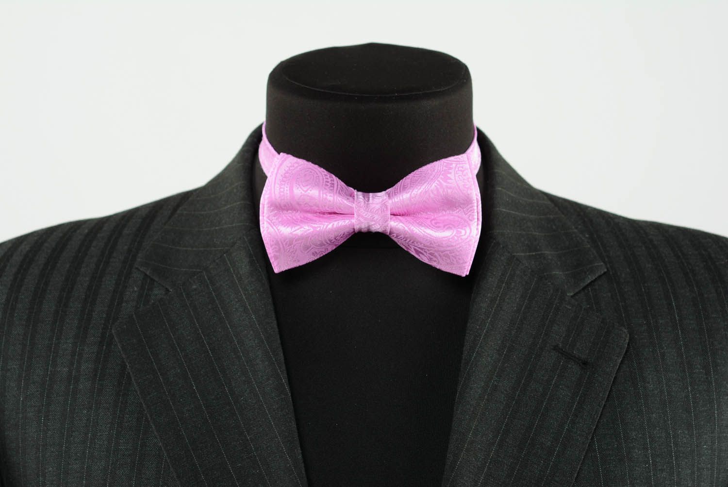 Pink satin bow tie photo 2
