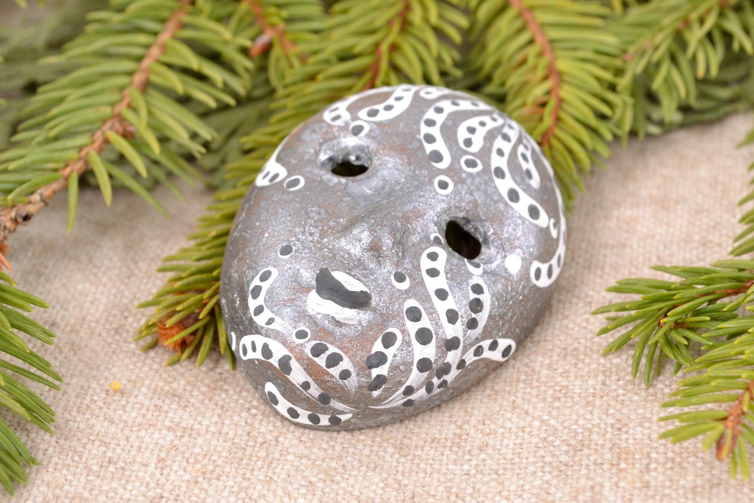 Mini masque décoratif en argile fait main photo 1