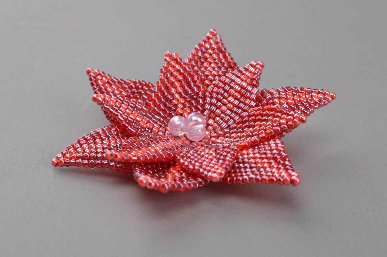 Grande broche fleur rouge en perles de rocaille design original faite main photo 3