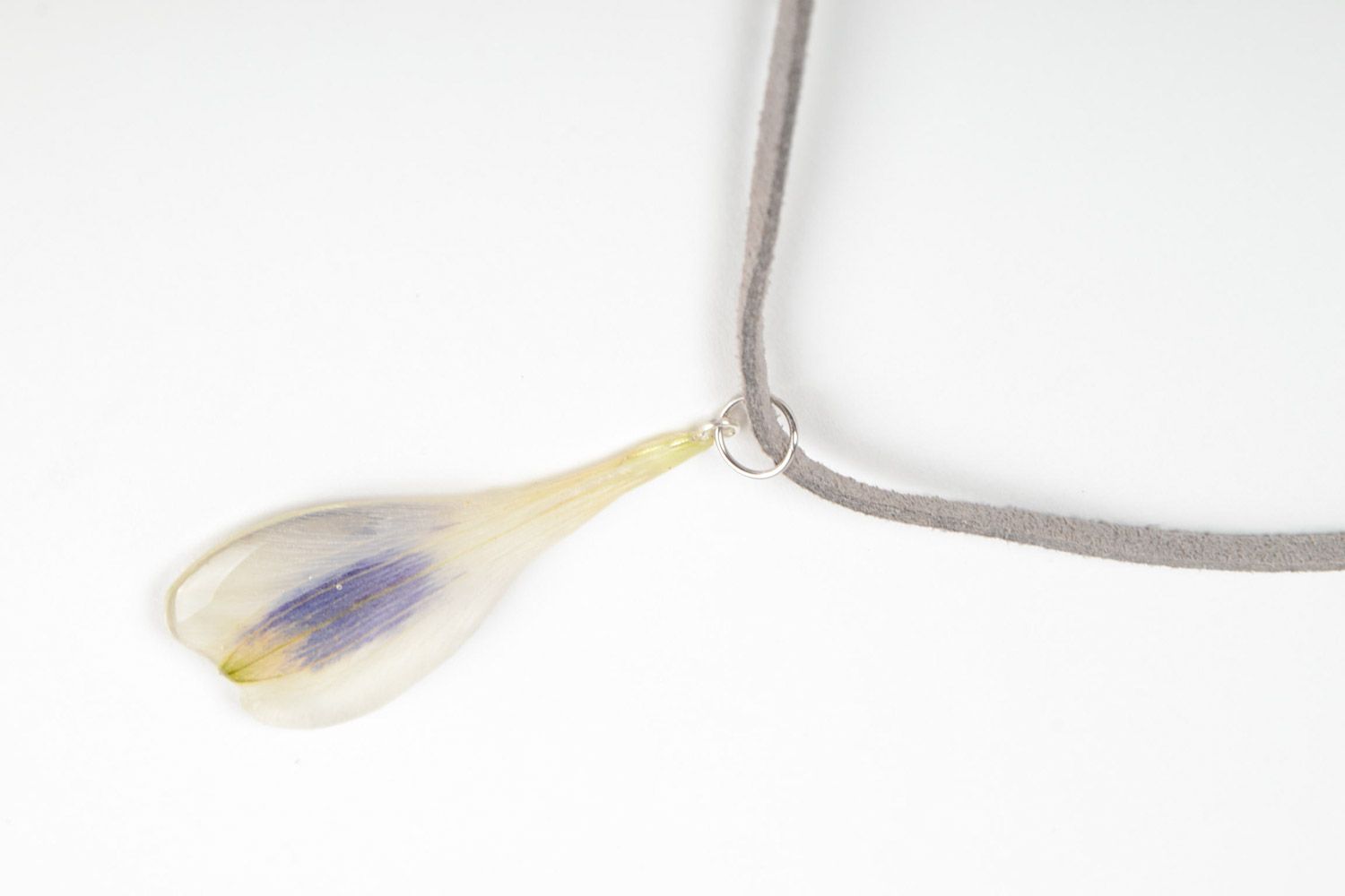 Light handmade neck pendant on cord with real flower coated with epoxy photo 4