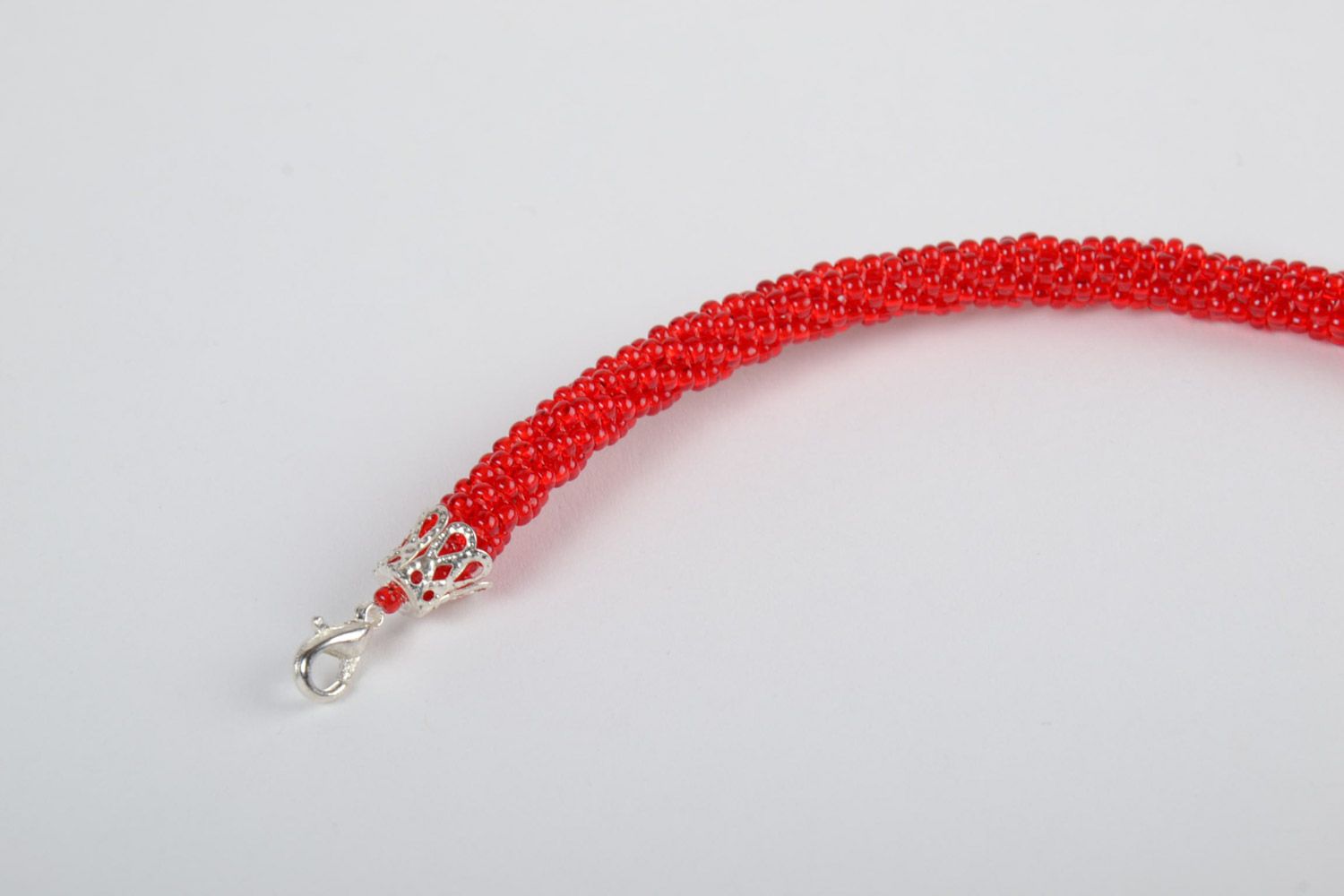 Наручный браслет из чешского бисера красный жгут ручной работы женский красивый фото 3