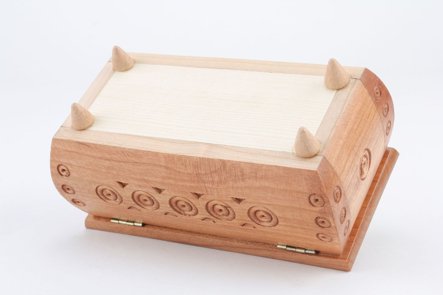 Caja de madera tallada foto 3