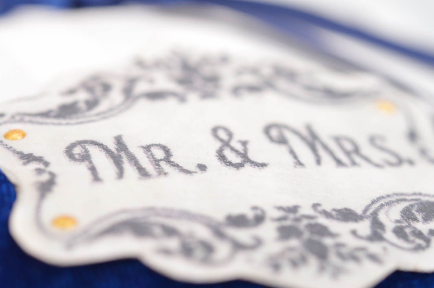 Свадебная подушечка для колец из хлопка бело-синяя с лентой ручной работы фото 4