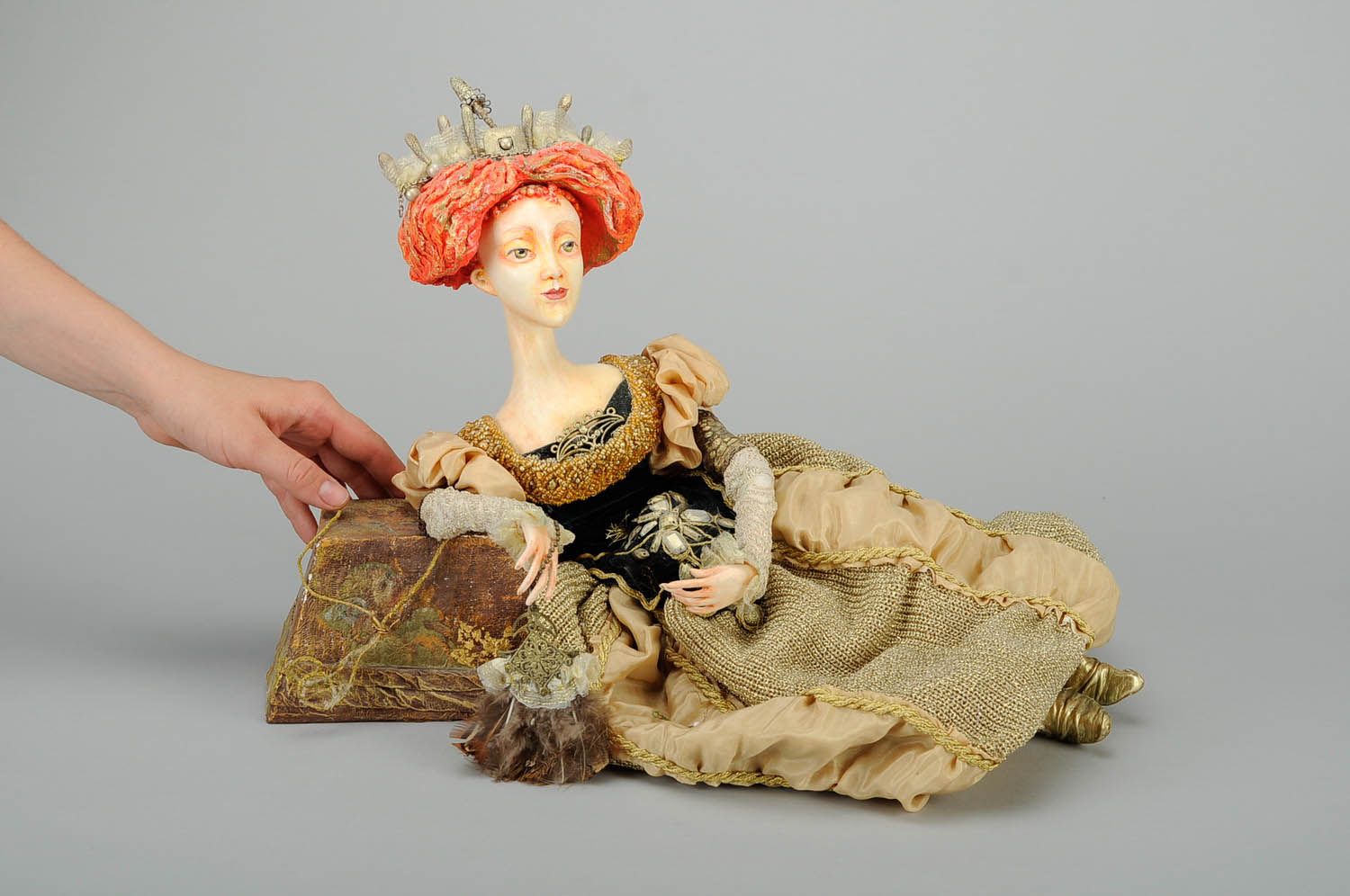 Авторская кукла из винтажных тканей Елизавета фото 2