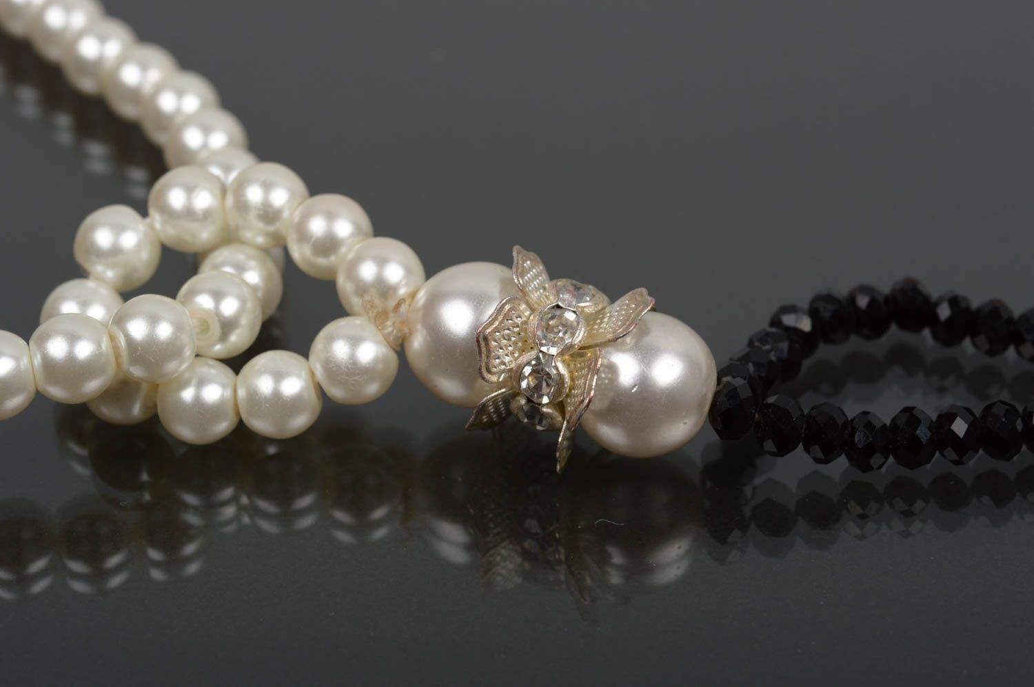 Sautoir fait main Collier en perles nacrées Accessoire femme original design photo 3