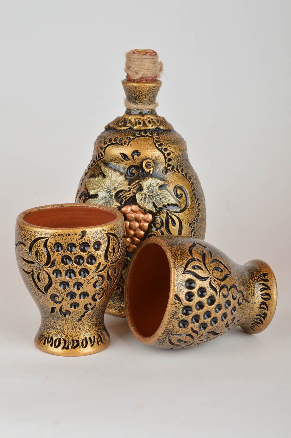 Juego de cerámica garrafa de arcilla de 750 ml y vasos decorativos dorados foto 2