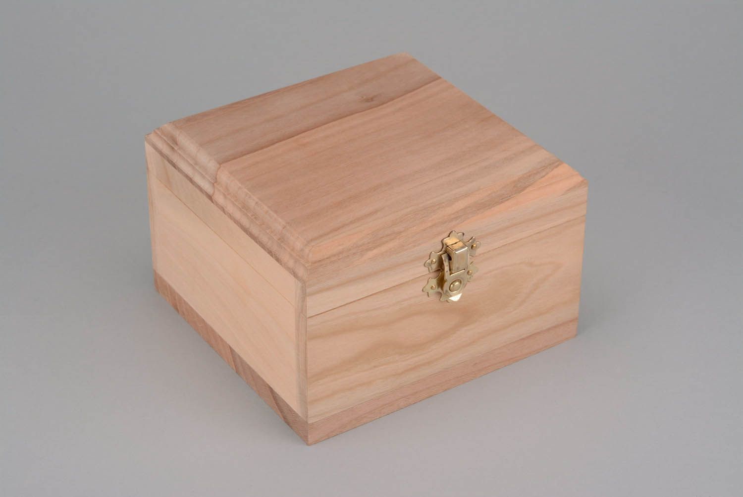 Caja en blanco de madera  foto 2