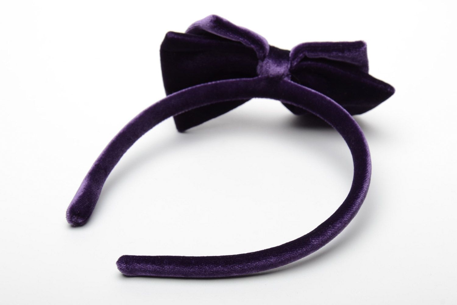 Corona para el pelo con lazo de terciopelo de color violeta artesanal foto 3