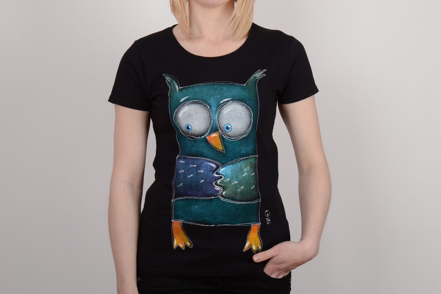 Handmade designer cotton T-shirt of black color with owl painted with acrylics photo 1
