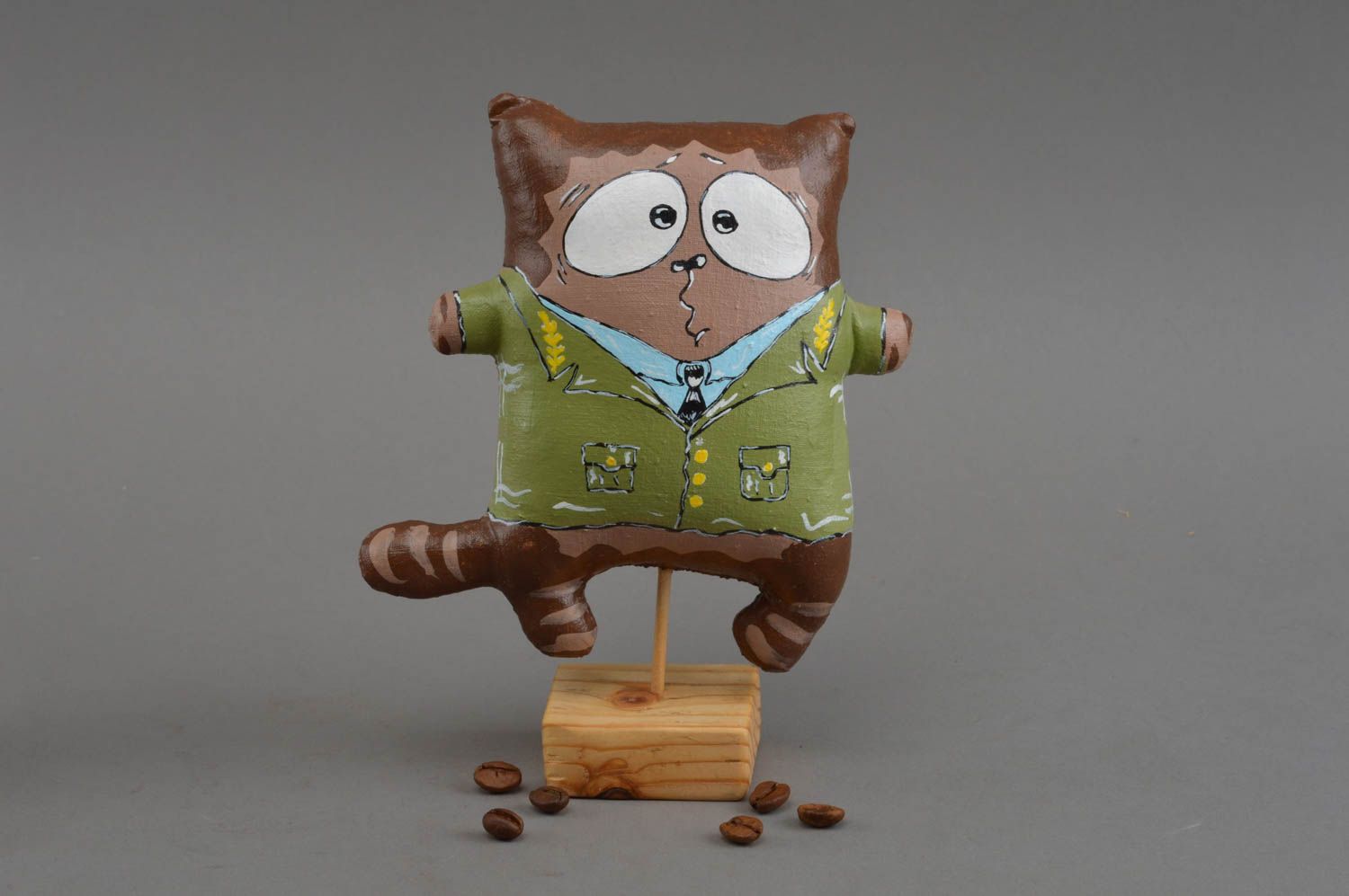 Игрушка на подставке из натурального льна ручной работы в виде кота расписная фото 1
