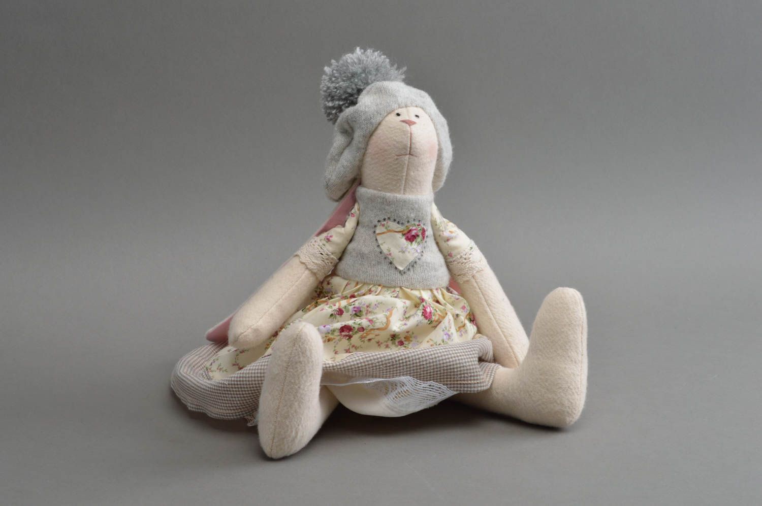 Peluche lapine en coton naturel vêtue de bonnet et robe faite main pour enfants photo 5