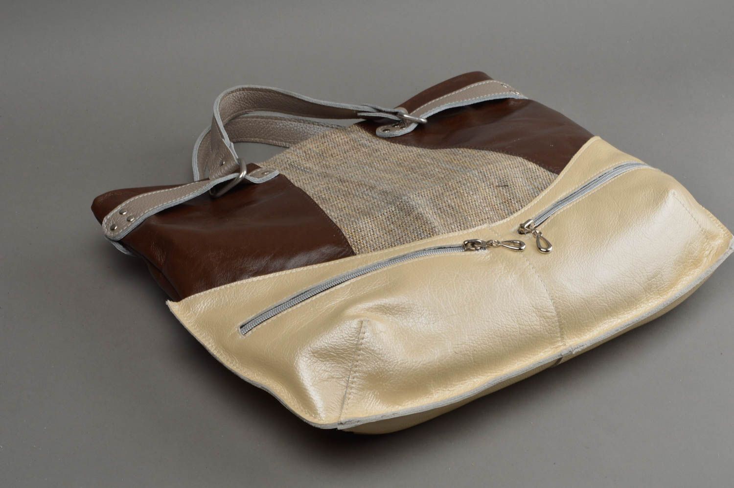 Стильная женская сумка ручной работы из натуральной кожи и вставками льна фото 2