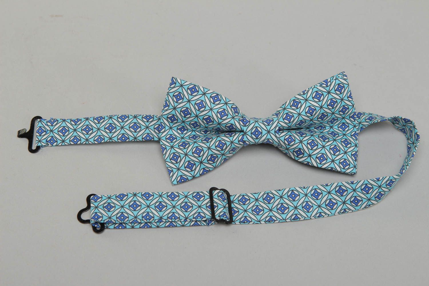 Handmade bow tie of blue color photo 3