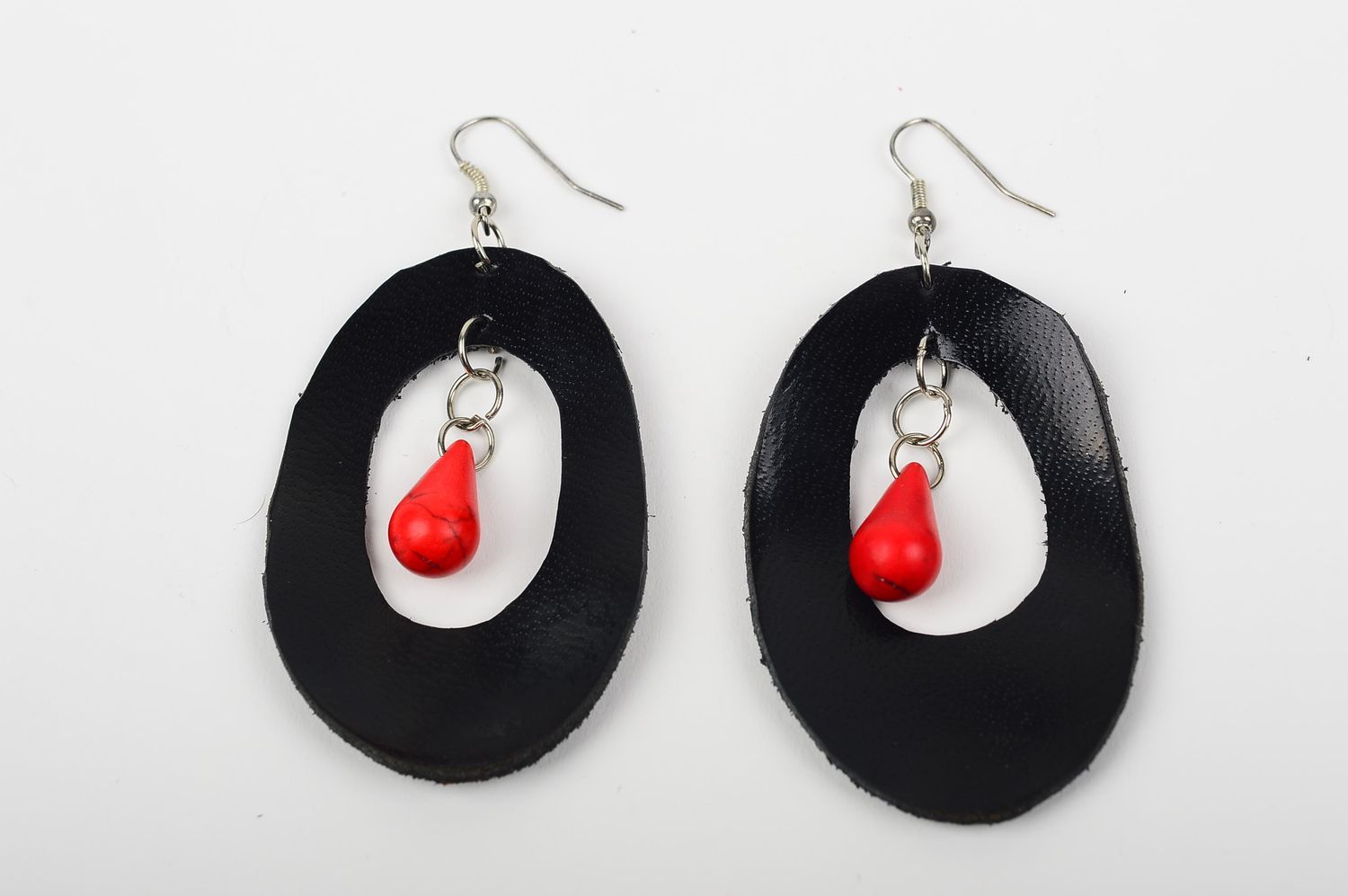 Handmade schwarze Damen Ohrringe aus Leder Designer Schmuck Accessoire für Frau foto 1