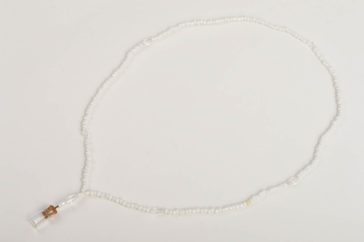 Pendentif fiole Bijou fait main perles fantaisie blanches Accessoire femme photo 3