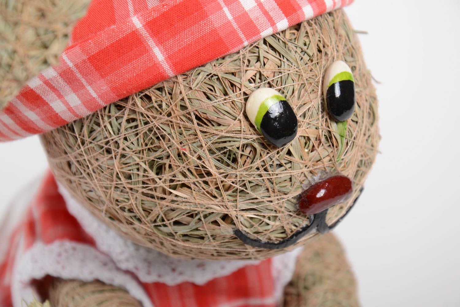Декоративная игрушка из сухой травы заяц девочка в платье ручная работа фото 5