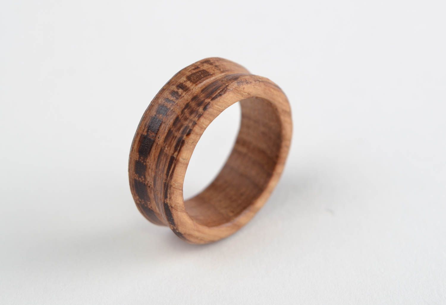 Handmade round brown jewelry ring carved of natural oak wood for women photo 4