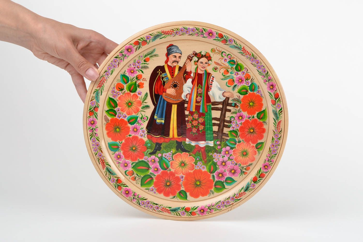 Красивая деревянная тарелка с Петриковской росписью ручной работы круглая фото 6