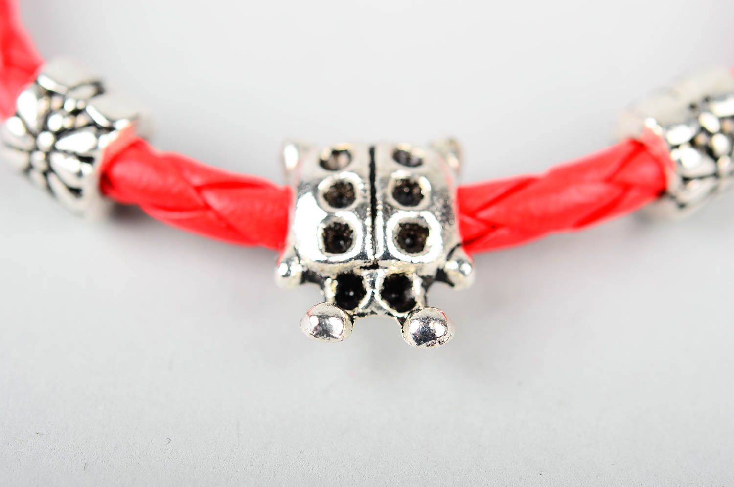 Женский браслет украшение ручной работы стильный браслет красный плетеный фото 4