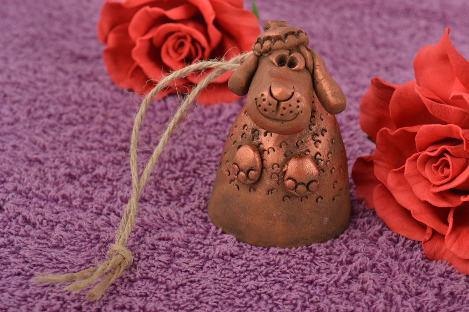 Campana de decoración artesanal cerámica hecha a mano con forma de perro foto 1