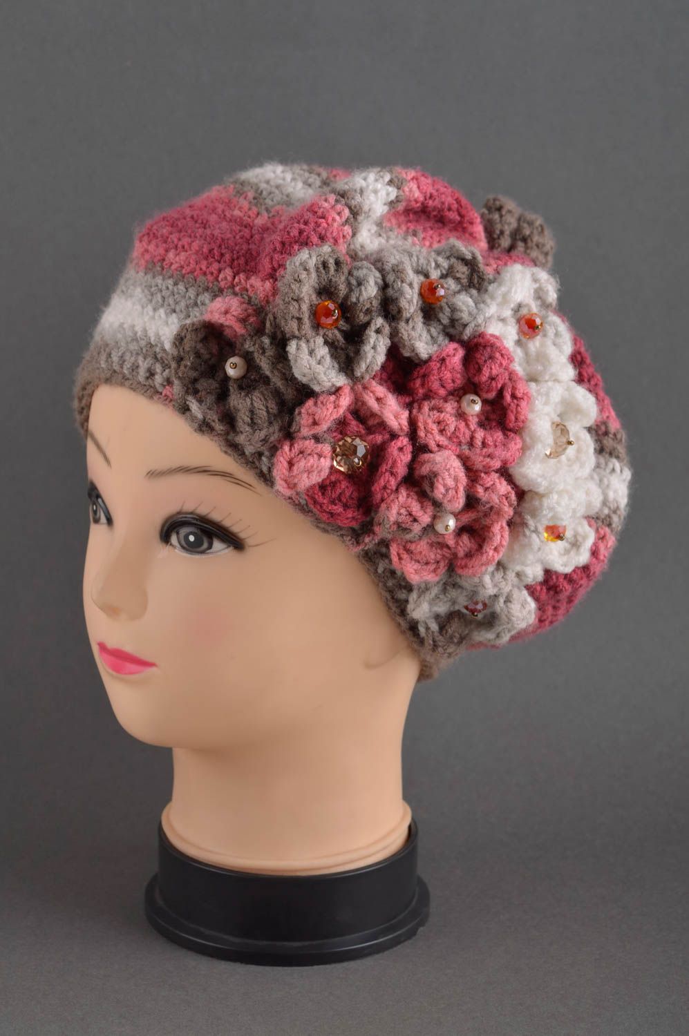 Bonnet tricot fait main Chapeau d'hiver en laine Vêtement pour femme avec fleurs photo 1