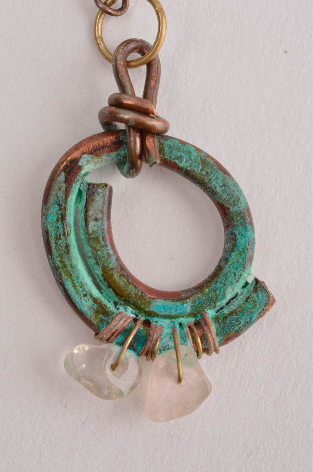 Pendentif métal cuivre Bijou fait main avec quartz et chaîne Accessoire femme photo 4
