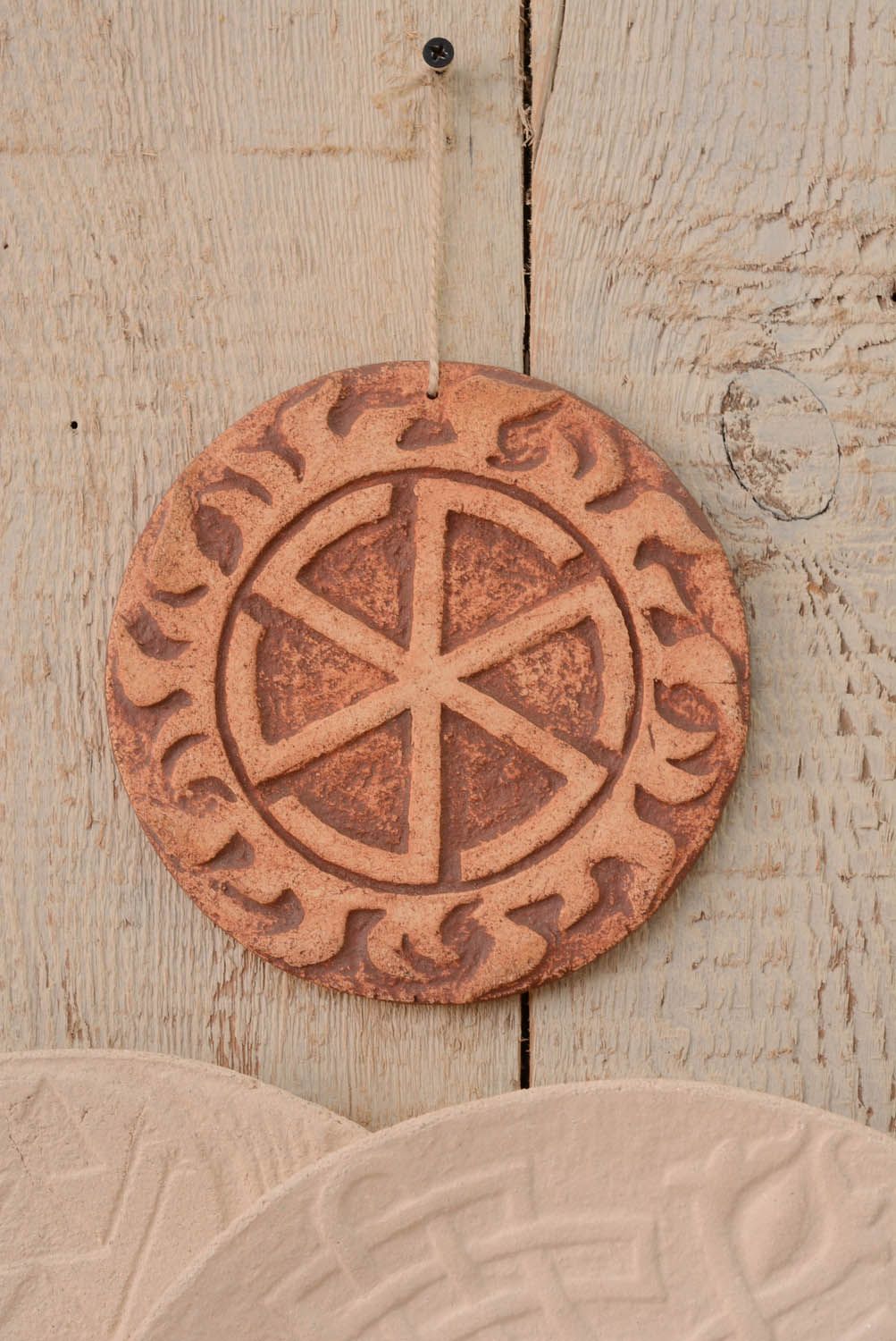 Pingente talismã artesanal de interior de cerâmica para a decoração da casa Gromovik foto 3