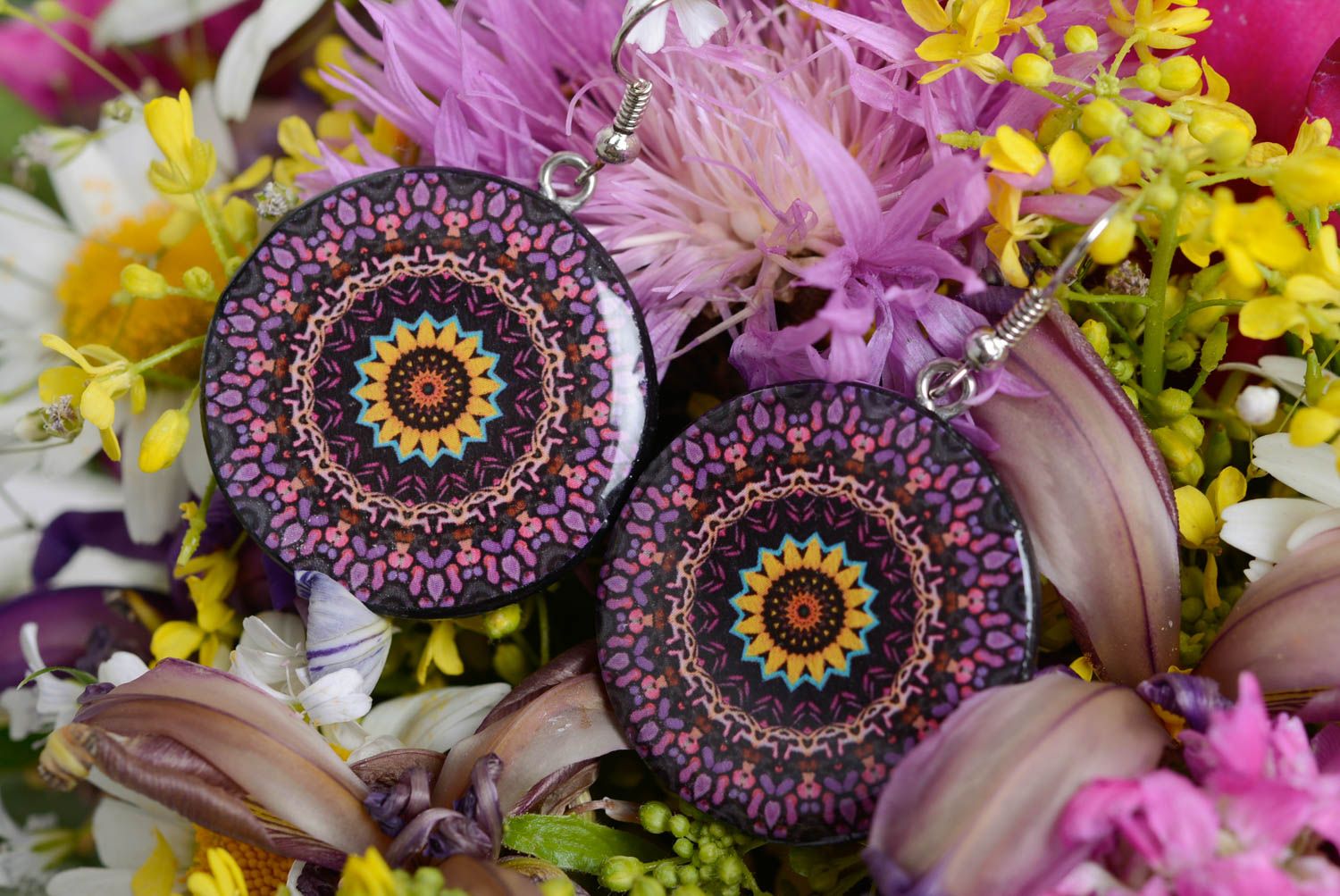 Lila runde handmade Ohrringe aus Polymerton in Decoupage Technik für Damen foto 1