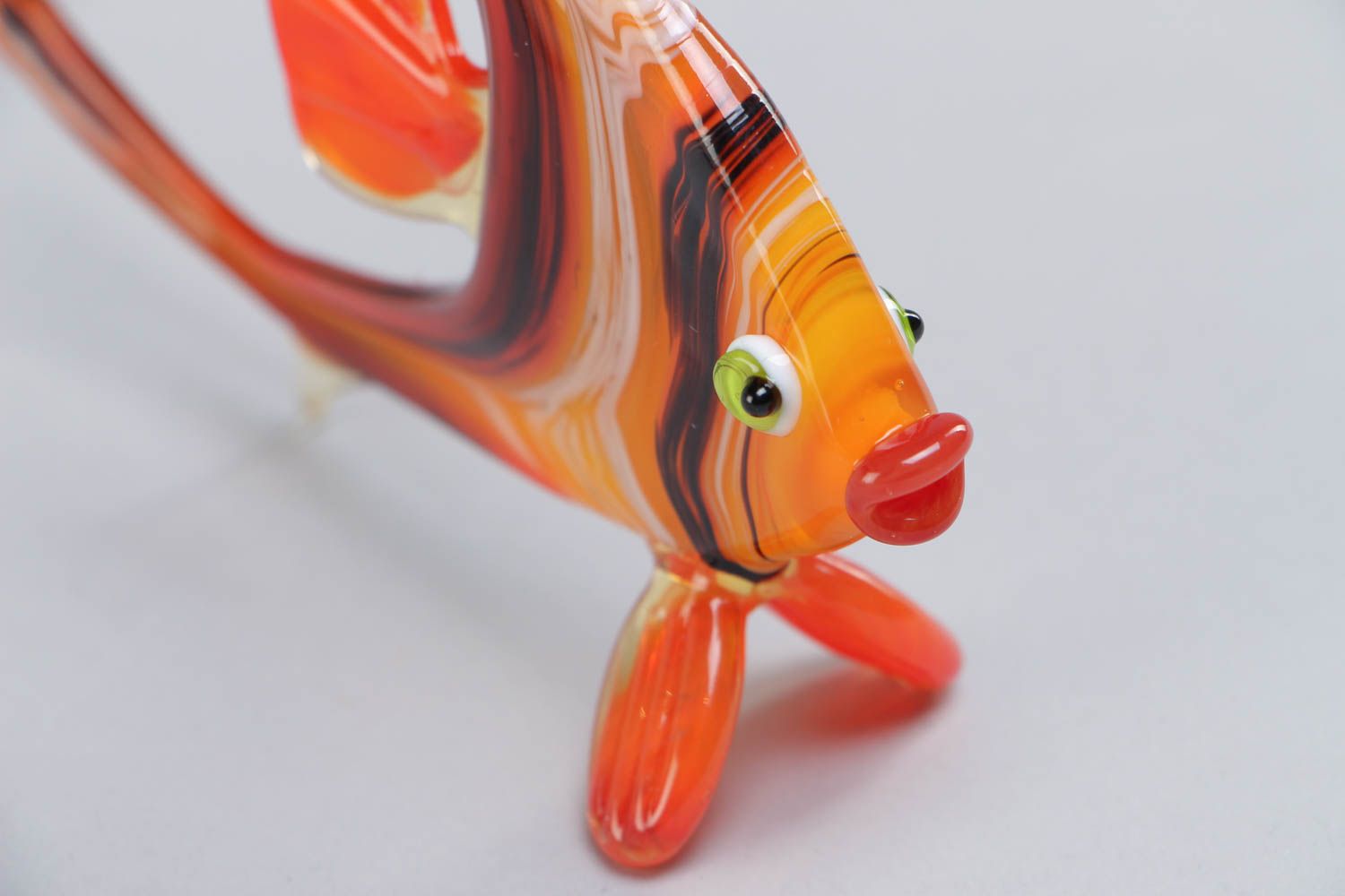 Фигурка из стекла оранжевая рыбка в технике лэмпворк ручной работы красивая фото 3