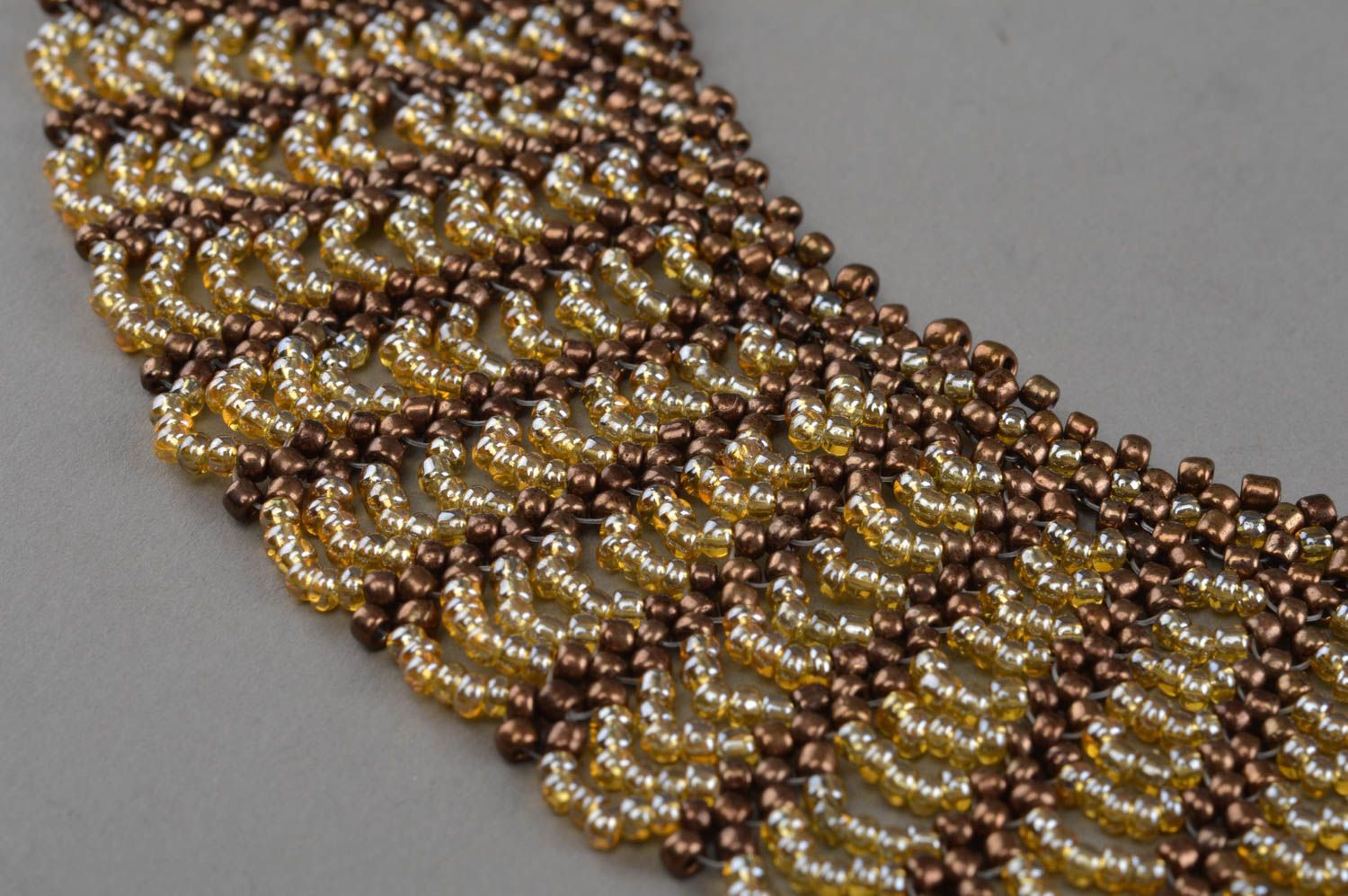 Collier en perles de rocailles fait main accessoire couleurs de cuivre et d'or photo 5