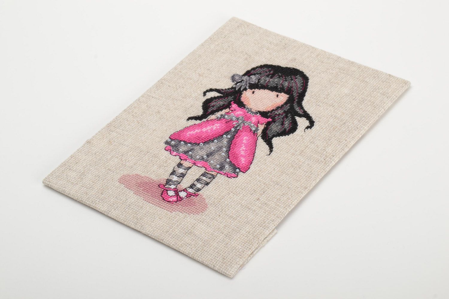 Картина вышитая нитками мулине и бисером на льняной основе Девочка в платье фото 5