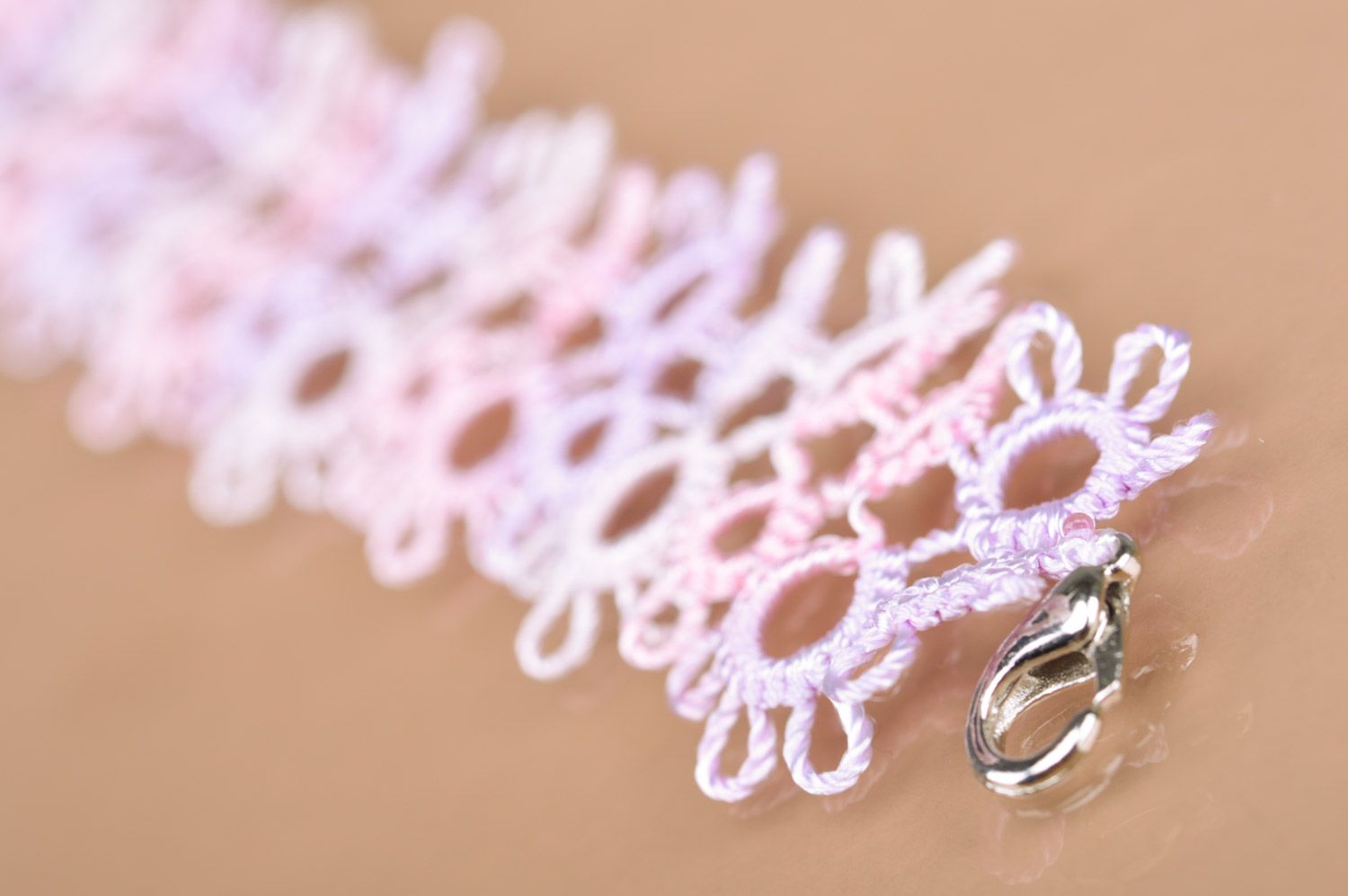 Geflochtenes rosa Armband aus Fäden in Occhi Technik für Frauen Handarbeit foto 4