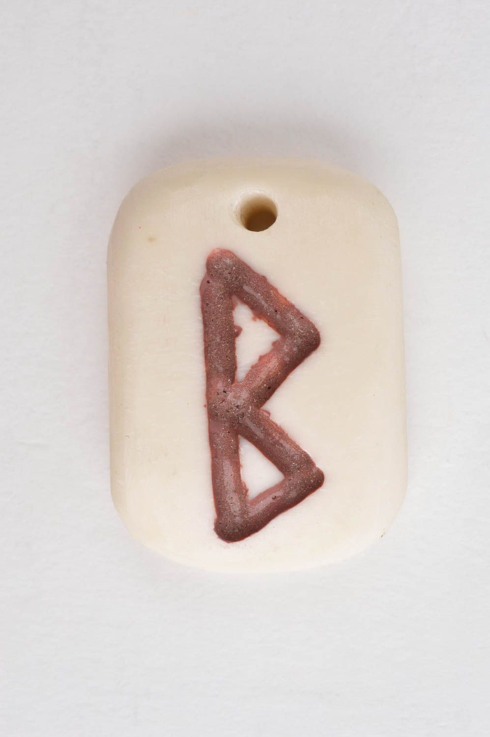 Pendentif rune Berkana Bijou fait main en os de boeuf Accessoire original photo 3