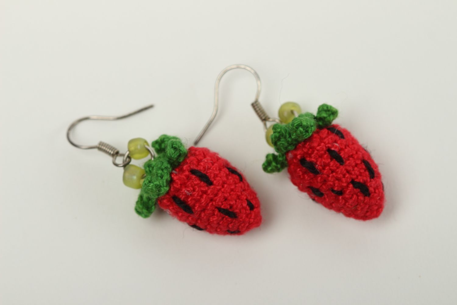 Gehäkelte Ohrringe Erdbeeren handmade Designer Schmuck Accessoire für Frauen  foto 2
