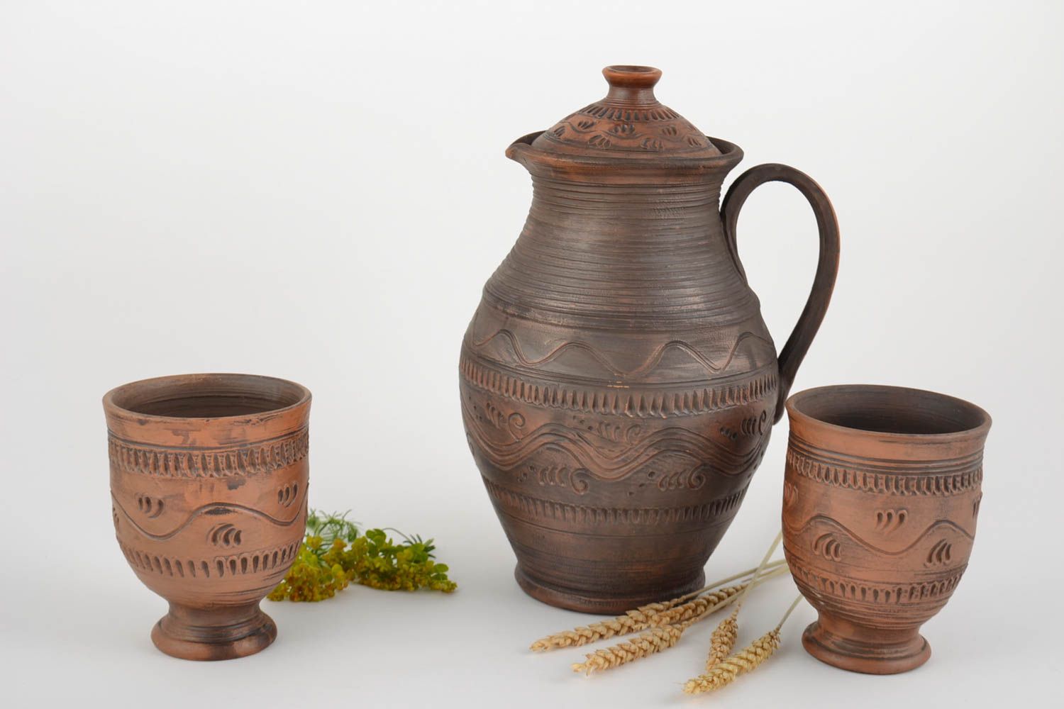 Conjunto de vajilla cerámica jarra y copas artesanales tratadas por leche 3 piezas foto 1
