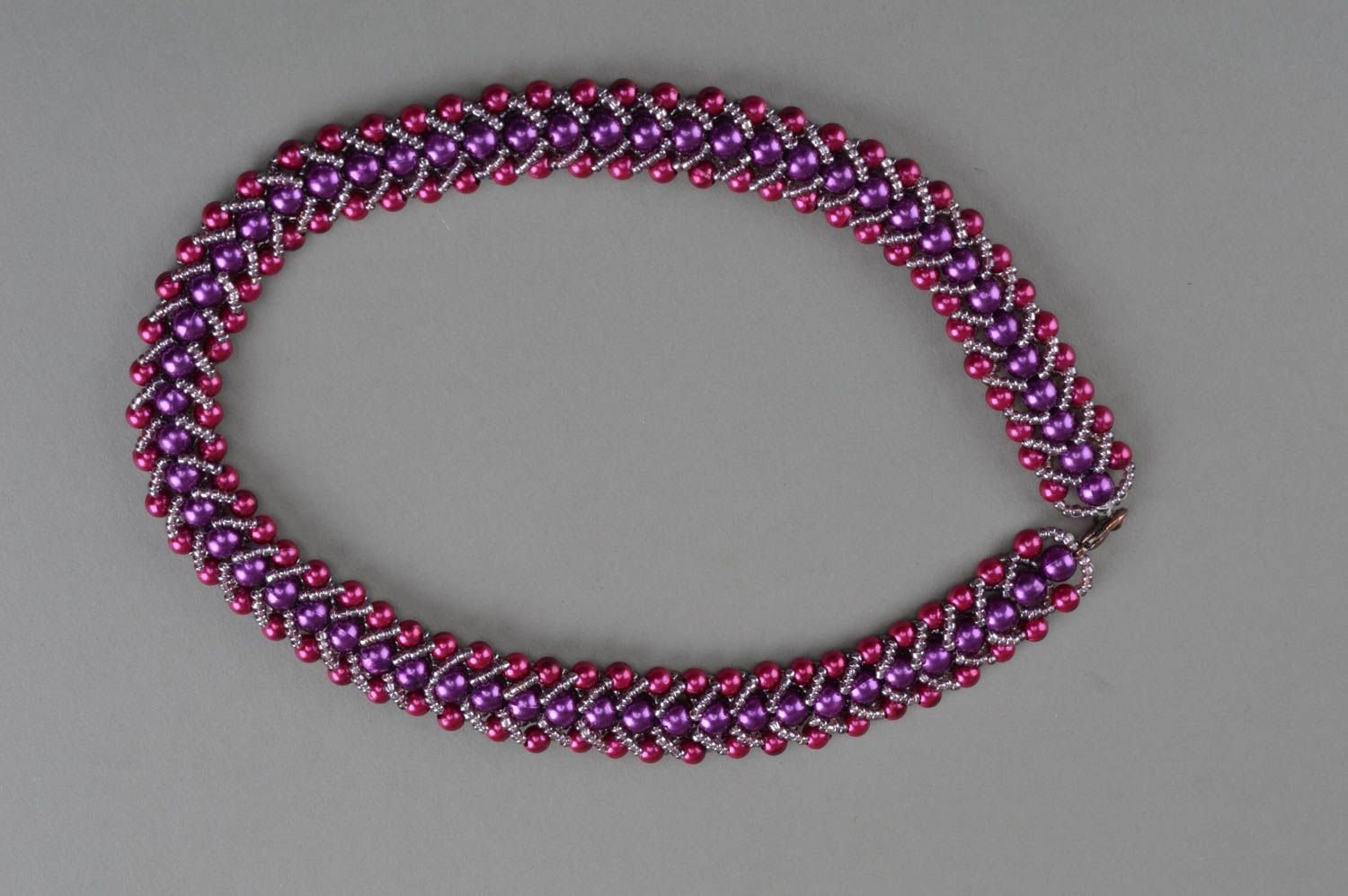 Collier en perles fantaisie et perles de rocaille fait main violet-framboise photo 2