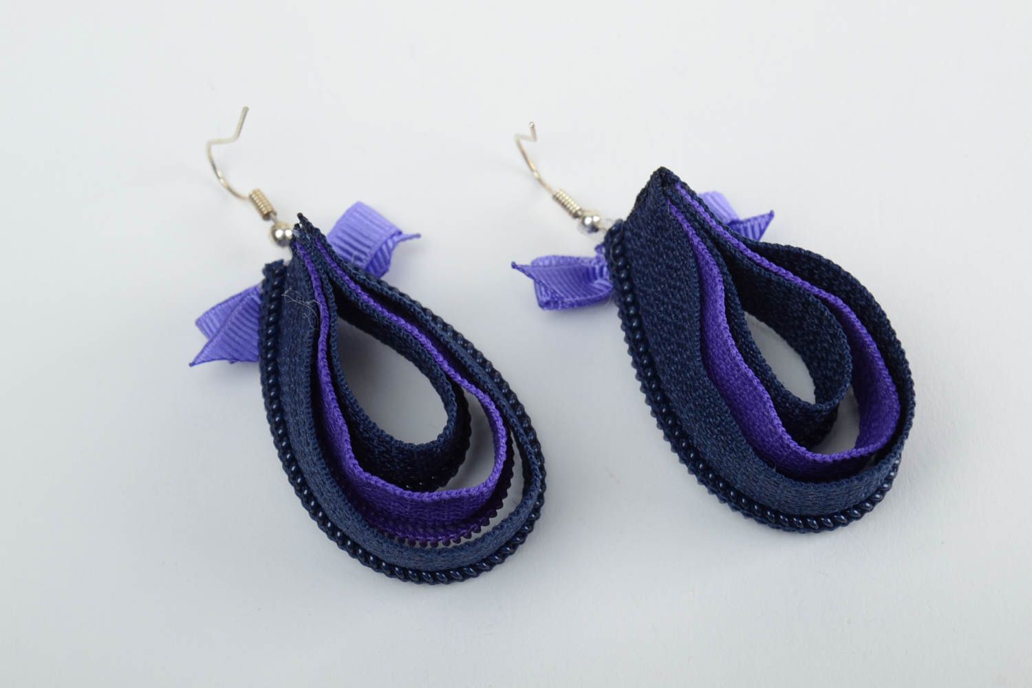 Handmade dark blue drop shaped zipper dangling earrings with small bows photo 4
