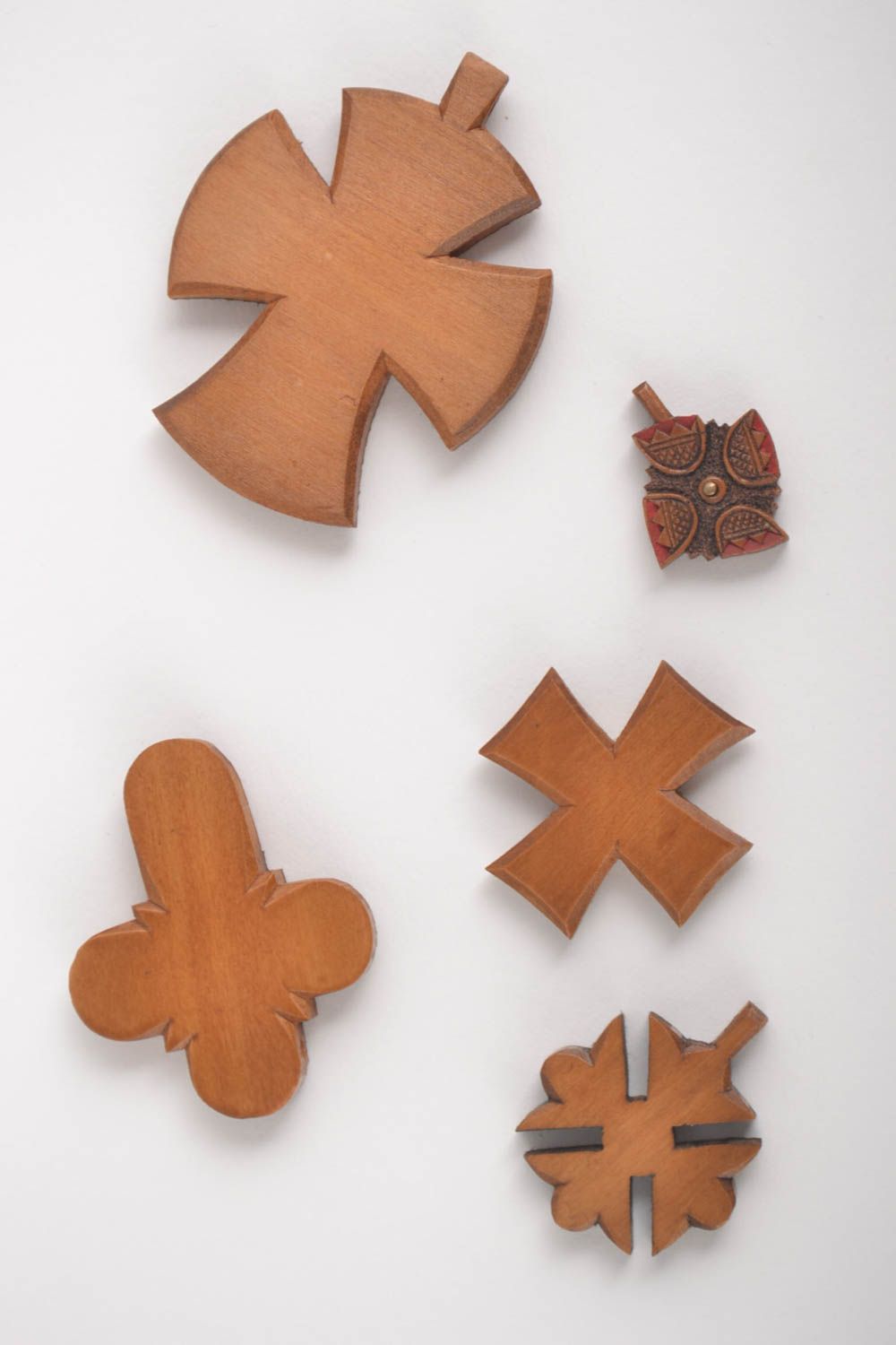 Pendentifs croix Bijoux ethniques fait main 5 pièces Accessoires femme en bois photo 2