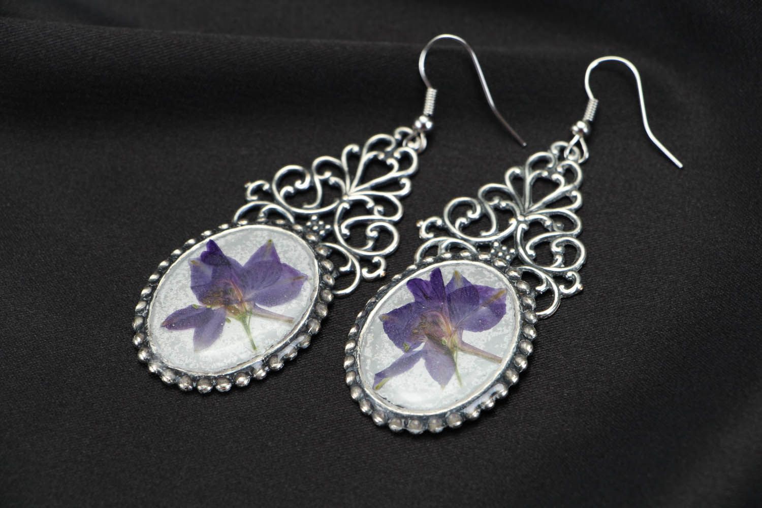 Vintage earrings with natural flowers photo 2