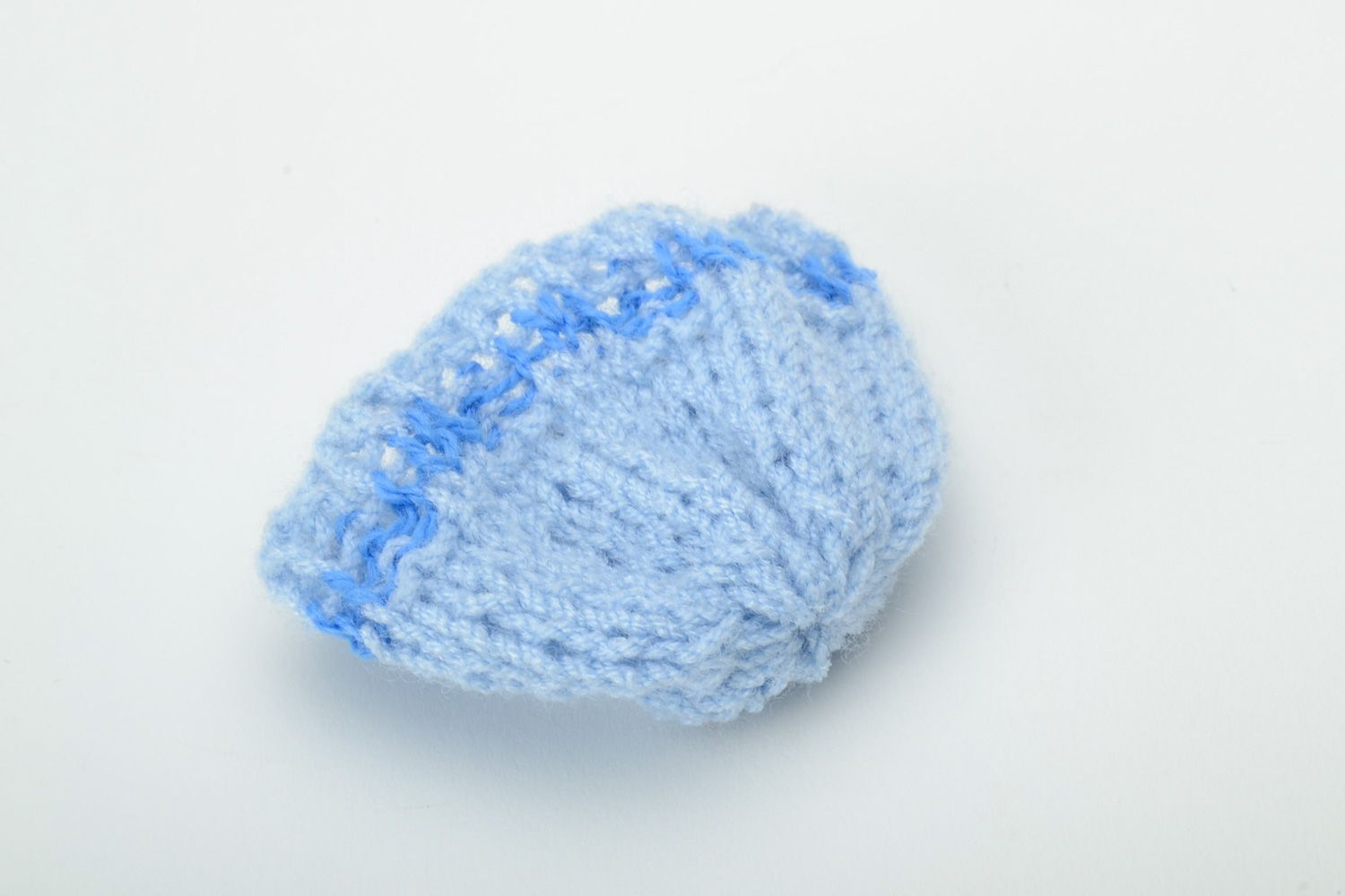 Gehäkelte handmade Osterei Mütze in blauen Farben für Ostern Interieur foto 4