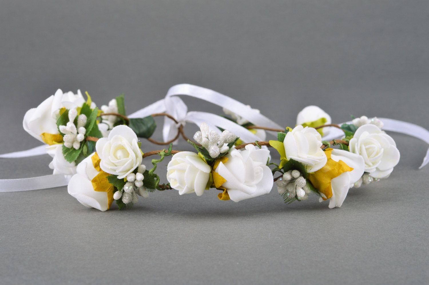 Diadema de flores hecha a mano rosas blancas originales para mujeres bonita foto 5