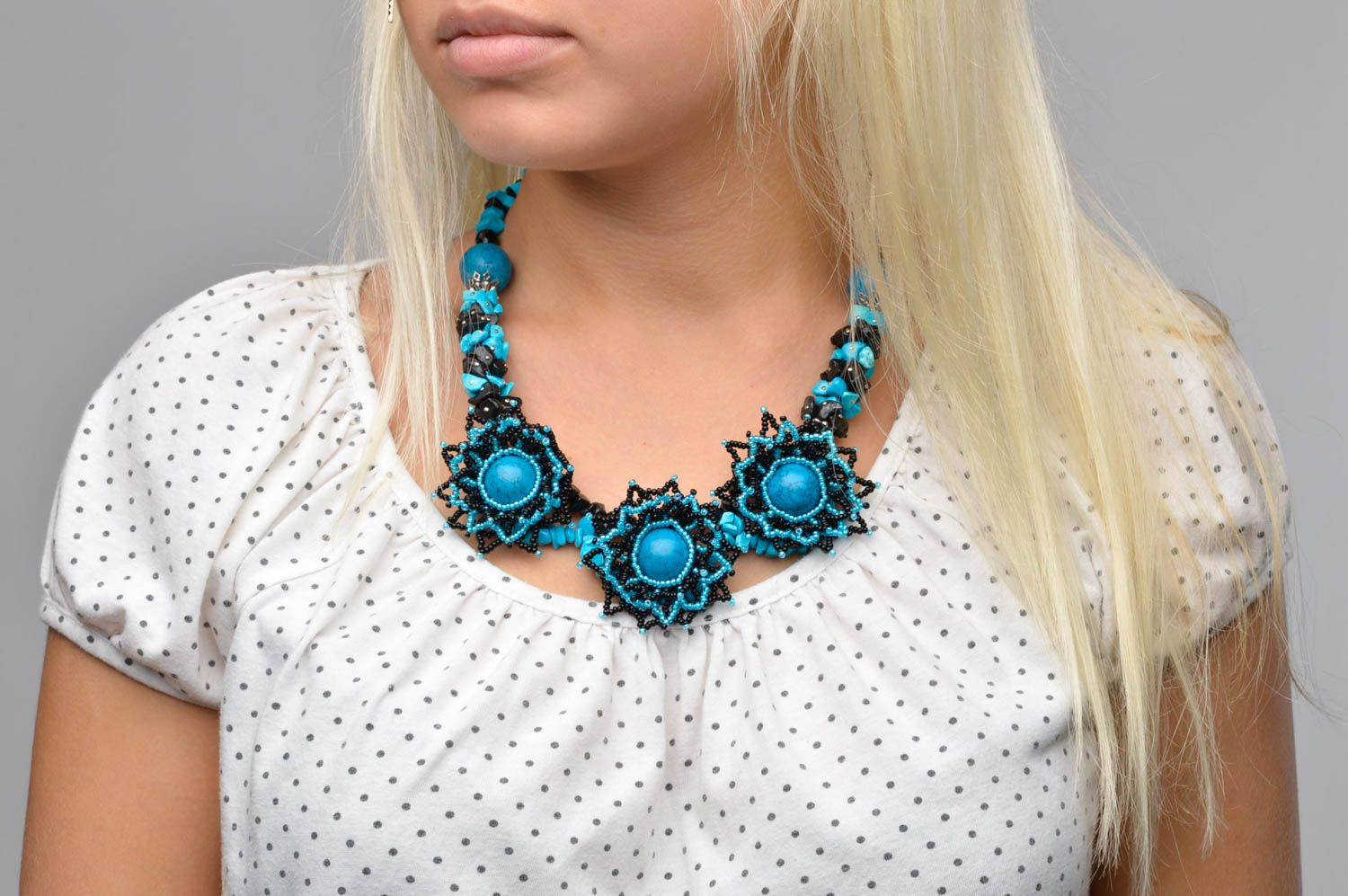 Collana di perline fatta a mano accessorio di moda in colore azzurro bello
 foto 3