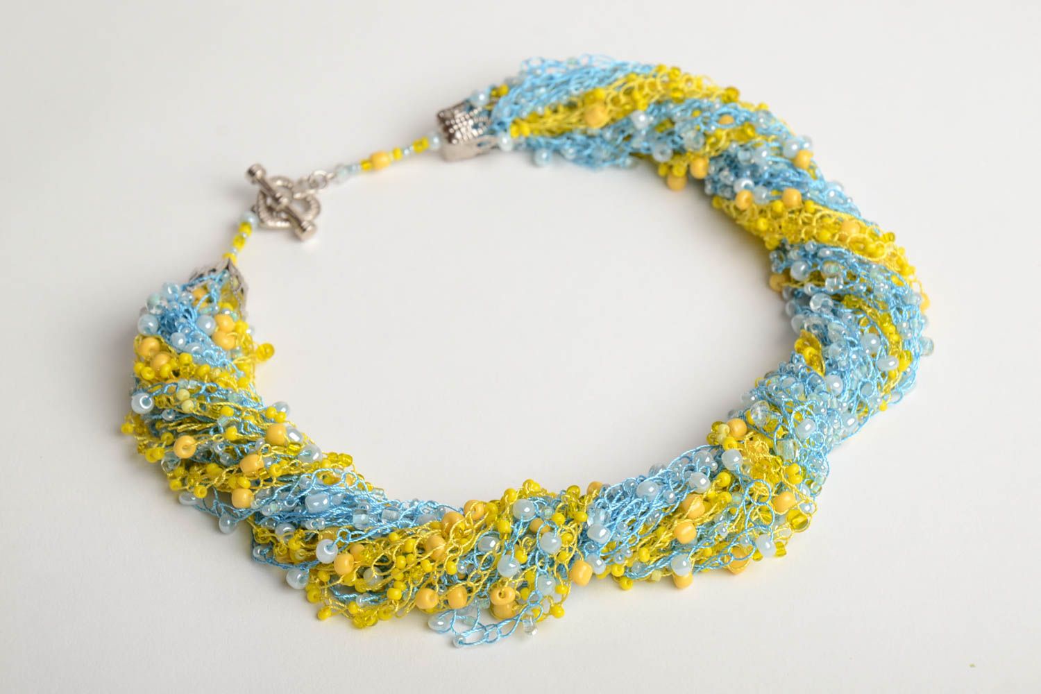 Collier en perles de rocaille multicouche jaune bleu fait main tricoté photo 3